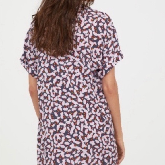 Anna Glover for H&M Floral V-Neck Dress – Size 6 – Perfect for Fall - Picture 4 of 9